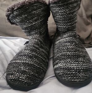 Women's Muk Luks-Size: Large 9-10
